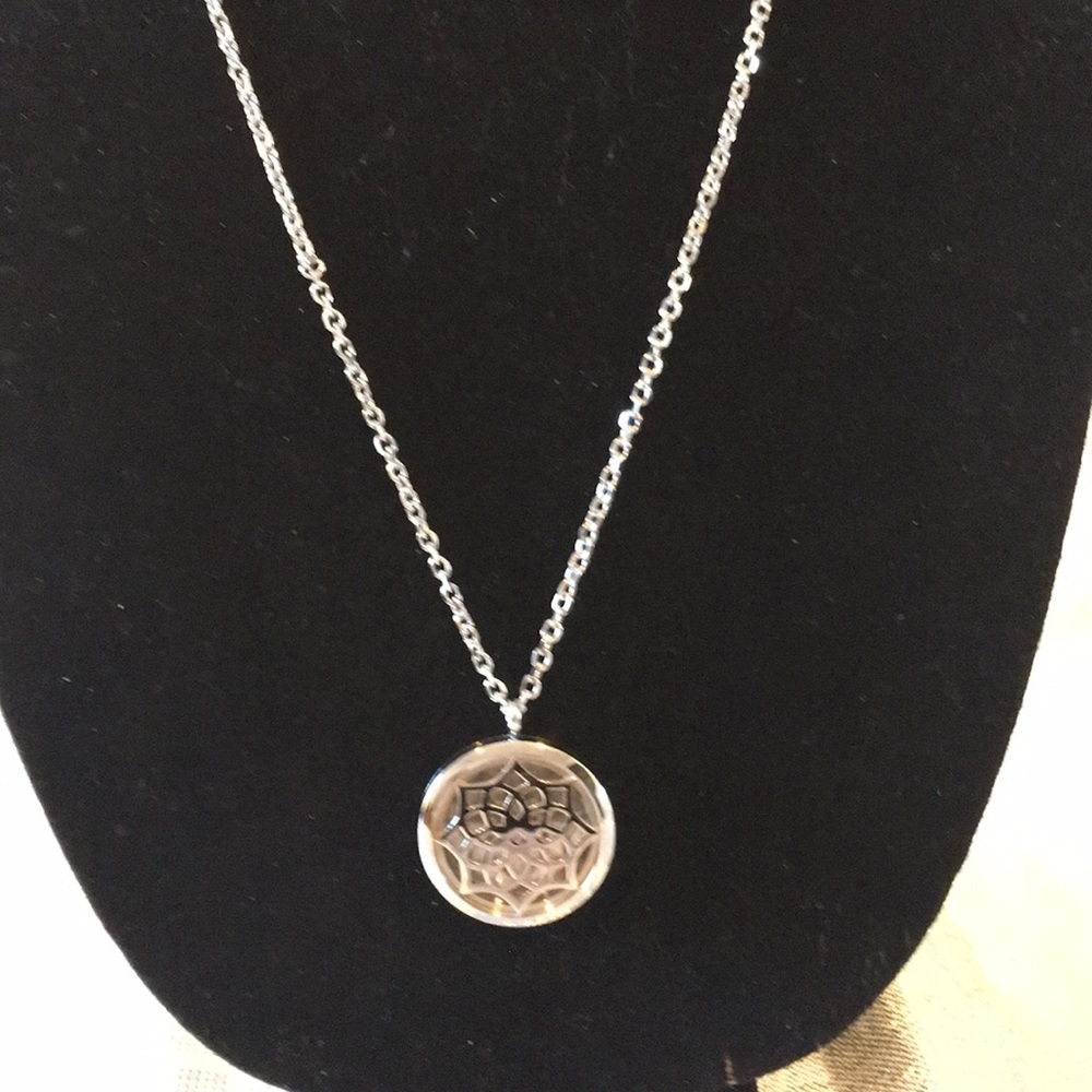 COPY - Aromatherapy lotus  oils diffuser necklace